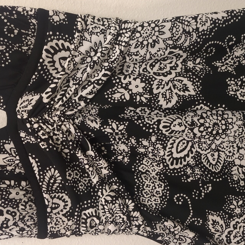 Stunning Halter Dress with Floral Design - Picture 3 of 13